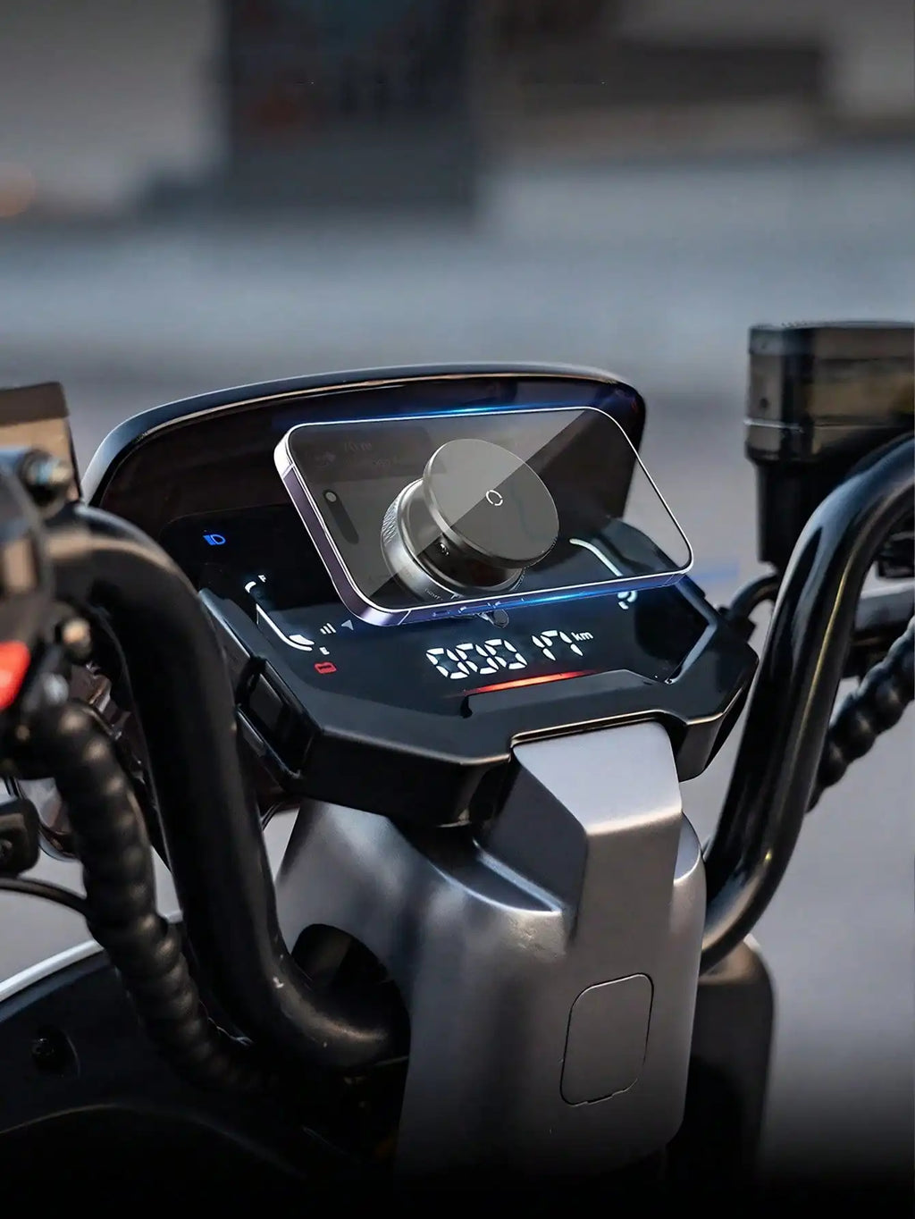 Universal Car Phone Mount - Dual Fixation: Vacuum Suction & N52 Magnetic Adsorption, Windshield/Dashboard Compatible