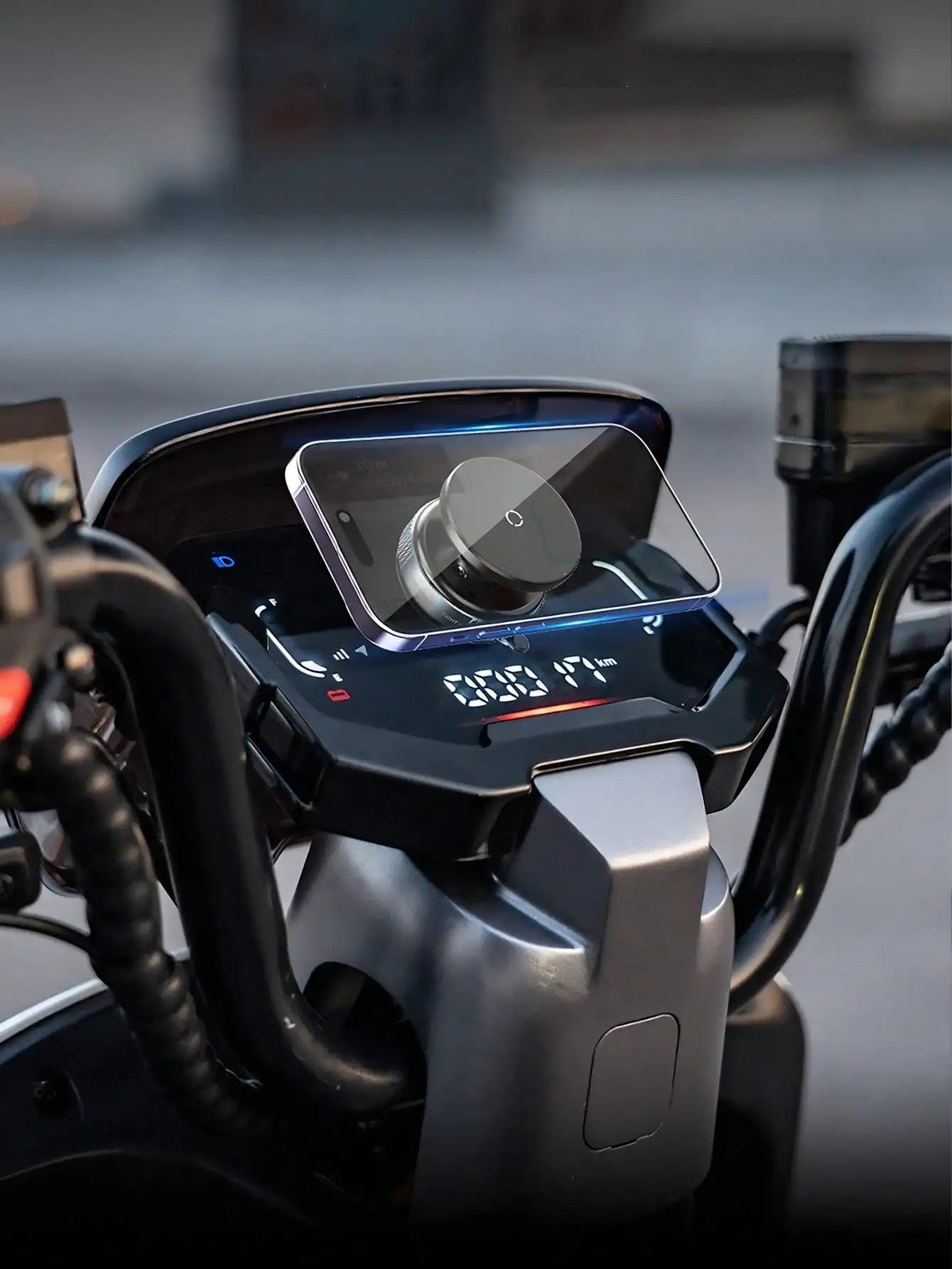 Universal Car Phone Mount - Dual Fixation: Vacuum Suction & N52 Magnetic Adsorption, Windshield/Dashboard Compatible